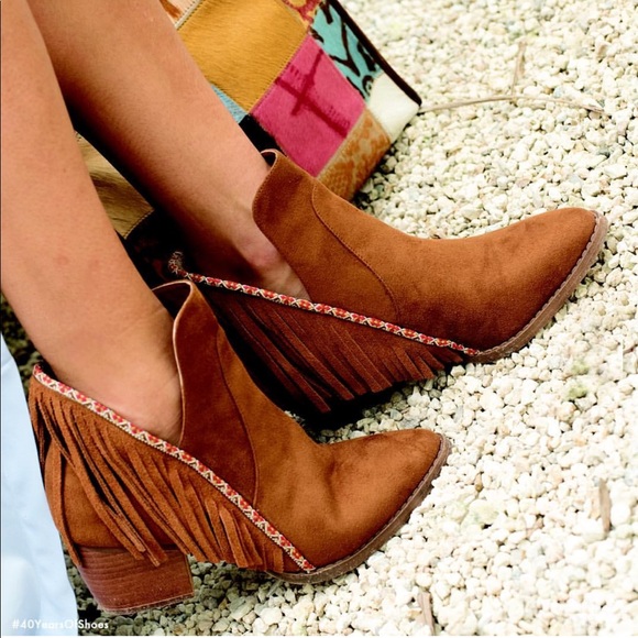 Urban Outfitters Shoes - Tan Fringe Tassel Boots